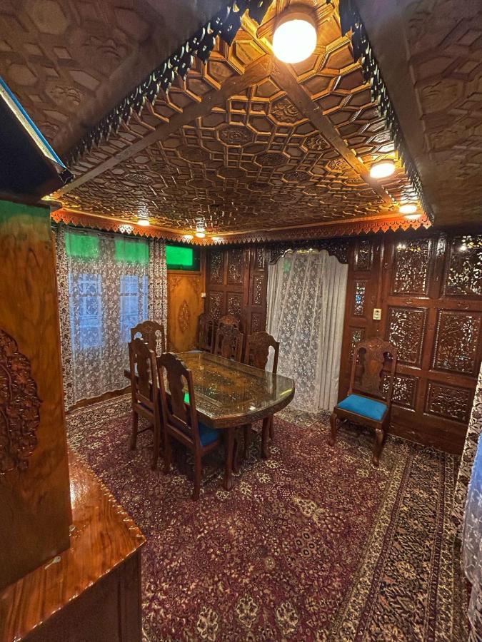 Heritage Shreen Houseboat Botel 4*