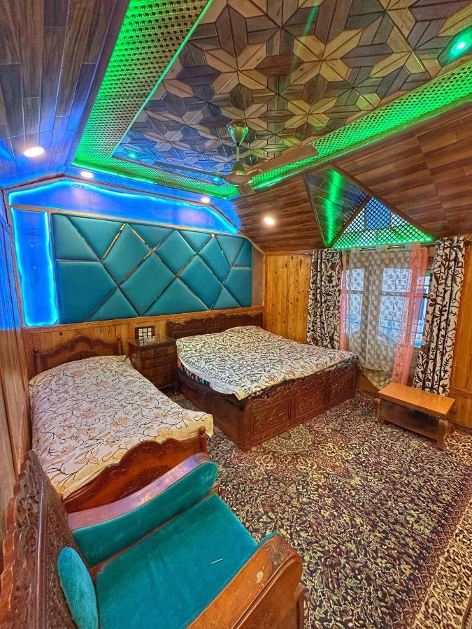 Exotic Young Shreen Houseboat