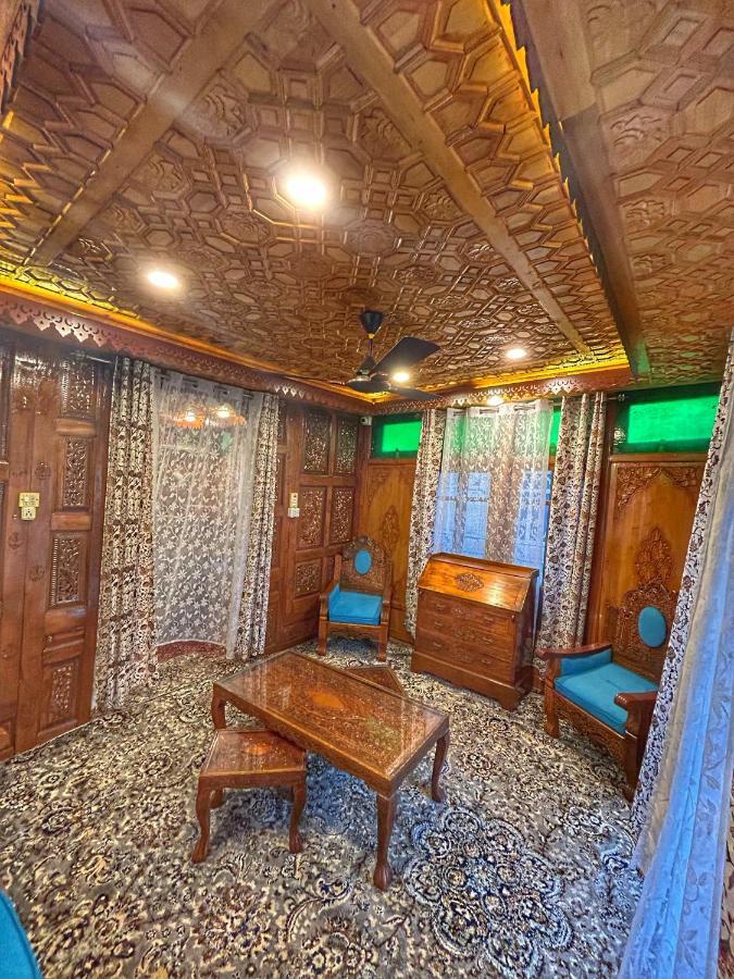 Exotic Young Shreen Houseboat