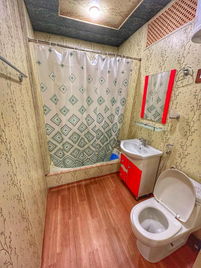 Exotic Young Shreen Houseboat Srinagar (Jammu and Kashmir)