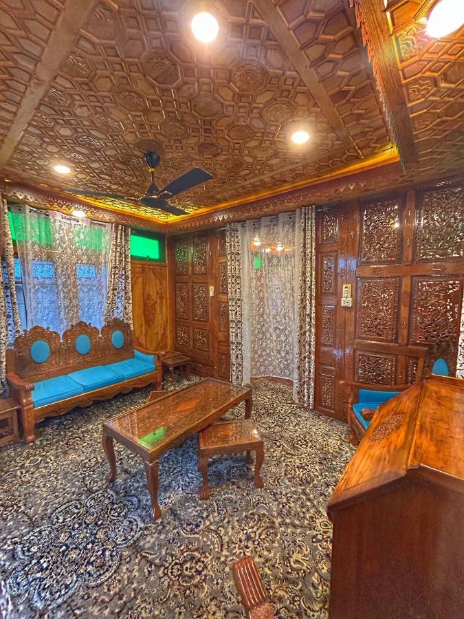Exotic Young Shreen Houseboat 4* Srinagar (Jammu and Kashmir)