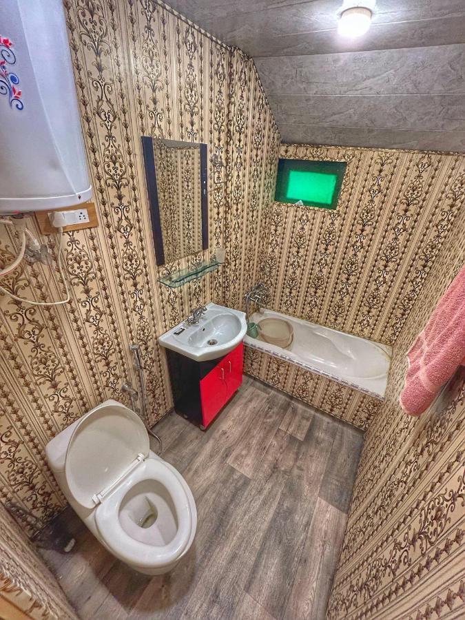 Botel Exotic Young Shreen Houseboat Srinagar (Jammu and Kashmir)