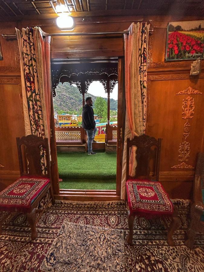 Exotic Young Shreen Houseboat