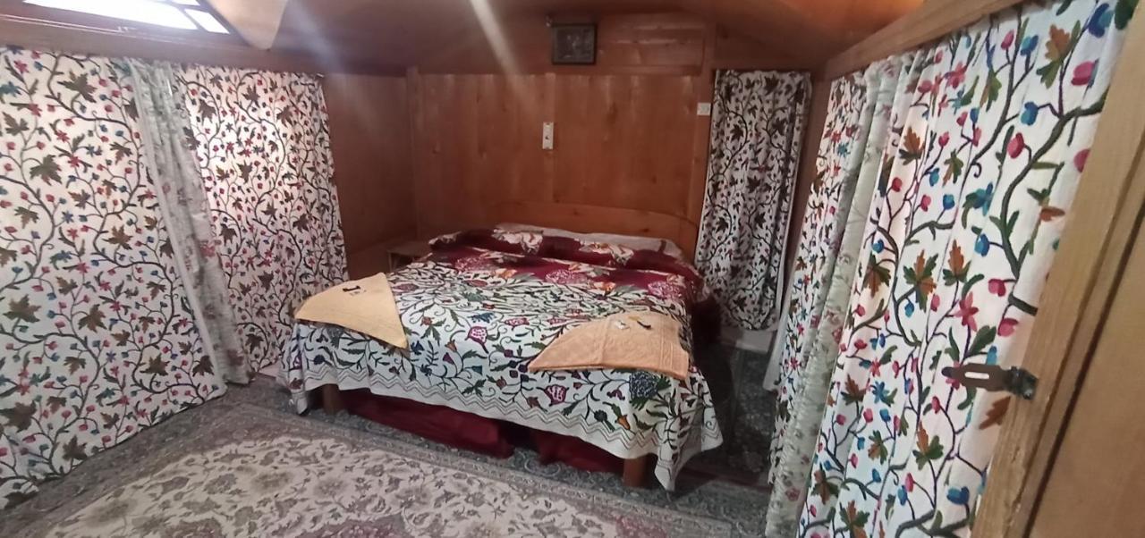 New Bombay Heritage Group Of Houseboats Srinagar (Jammu and Kashmir)