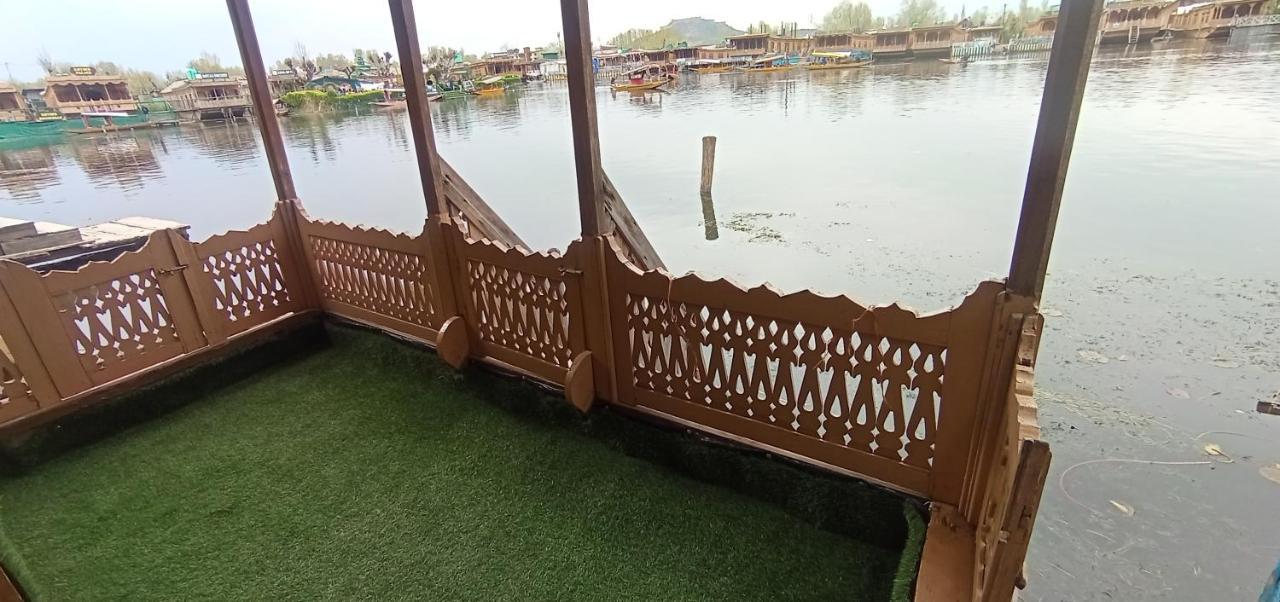 Botel New Bombay Heritage Group Of Houseboats 4*