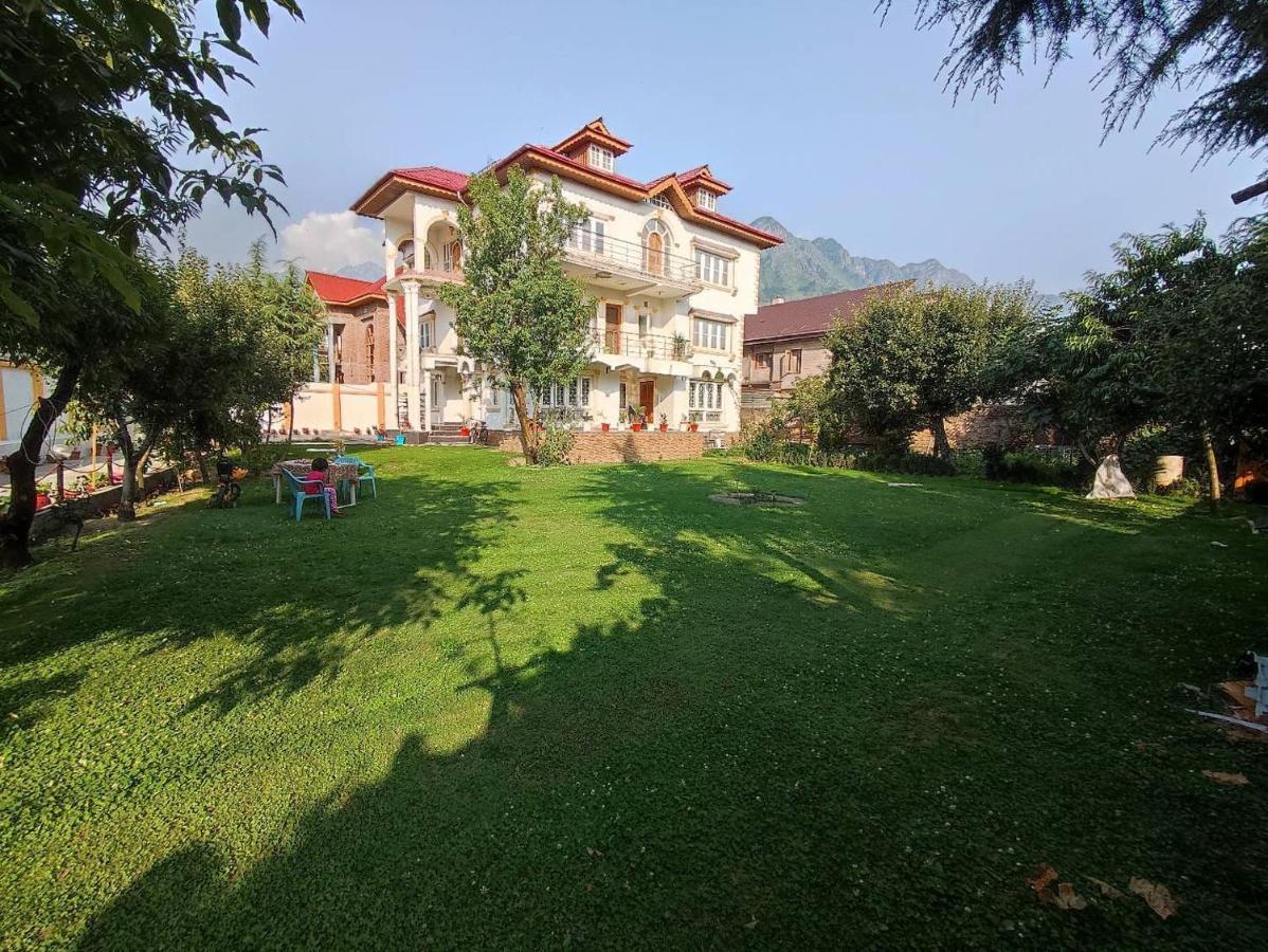 Homestay The Clover Srinagar (Jammu and Kashmir)