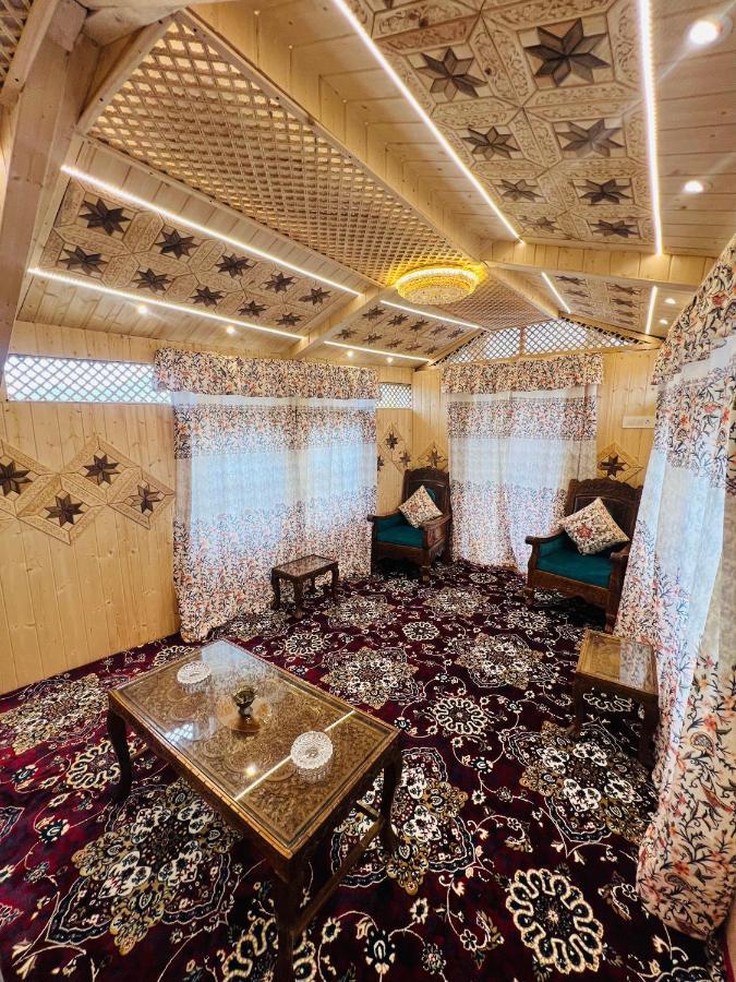 Hotel Houseboat Gulnar 3*