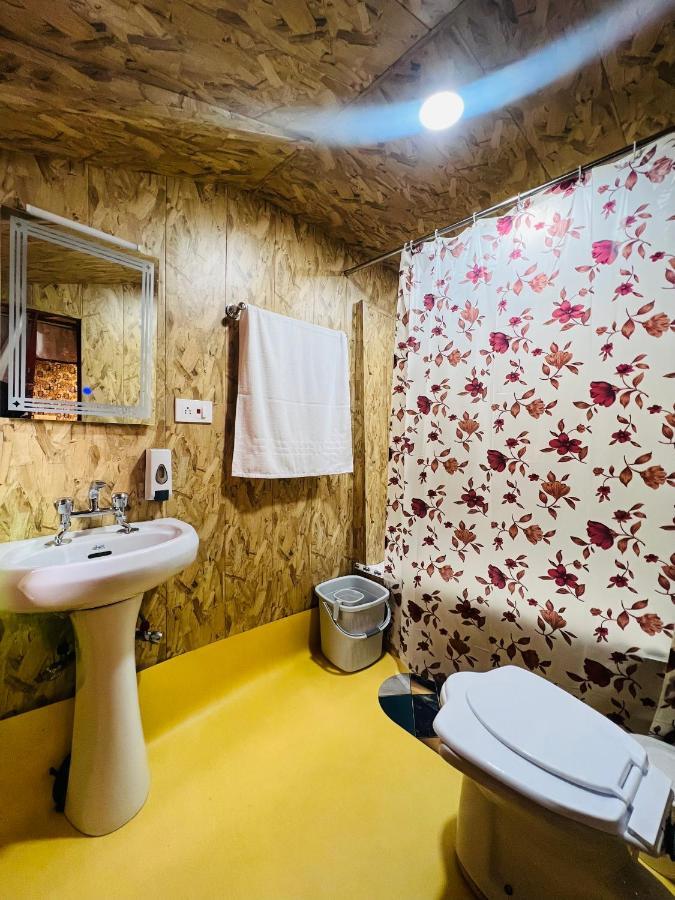 Houseboat Gulnar 3* Srinagar (Jammu and Kashmir)