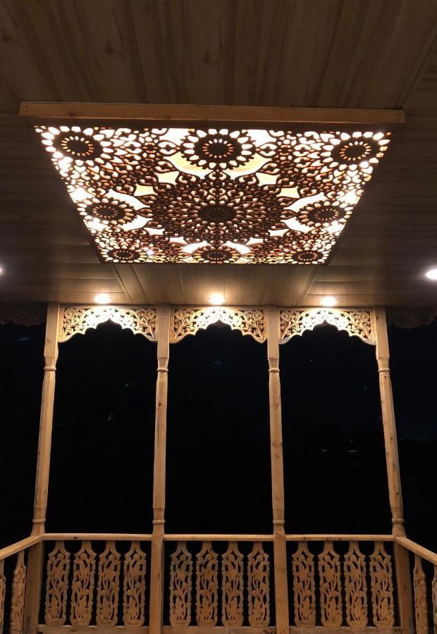 Hotel Houseboat Gulnar Srinagar (Jammu and Kashmir)