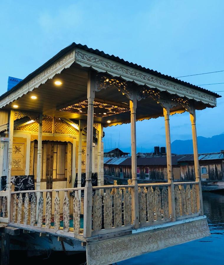 Houseboat Gulnar 3* Srinagar (Jammu and Kashmir)