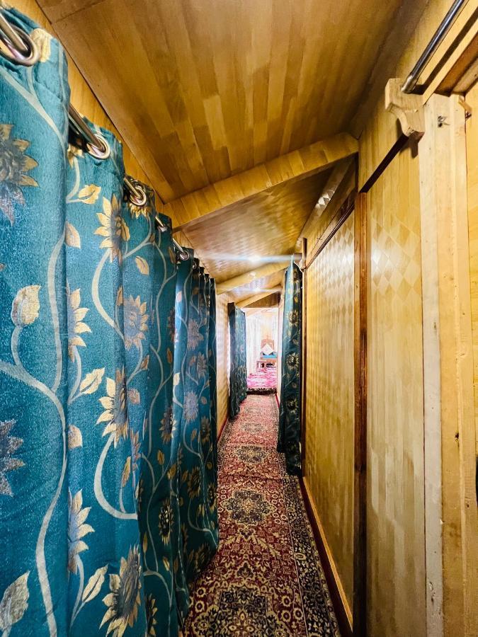 Houseboat Gulnar 3* Srinagar (Jammu and Kashmir)