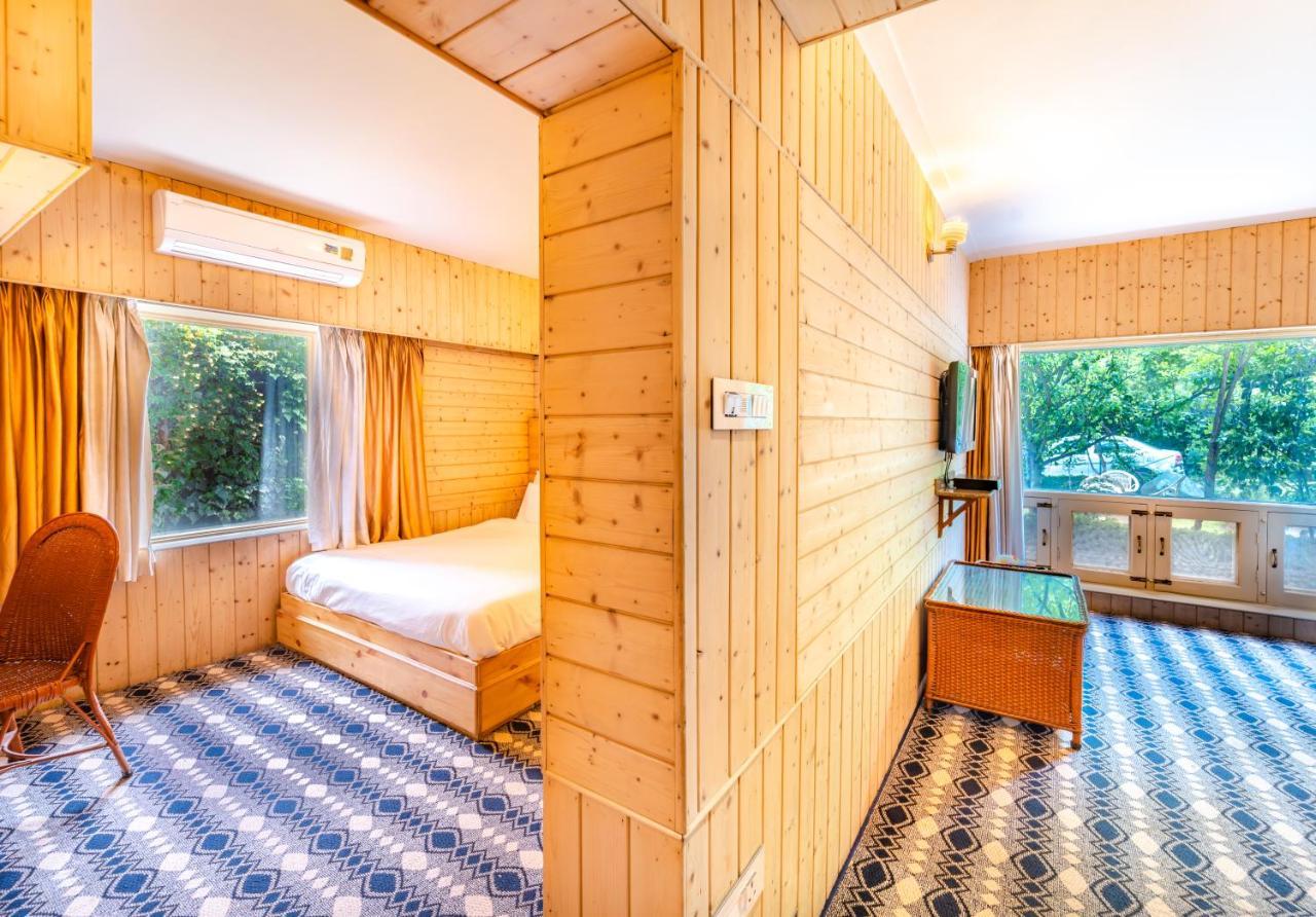 Hotel Mirage Srinagar (Jammu and Kashmir)