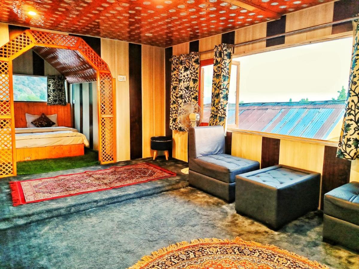 The Heritage Plato Group Of Houseboats Botel 4*
