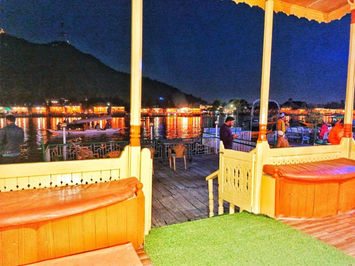 The Heritage Plato Group Of Houseboats Botel
