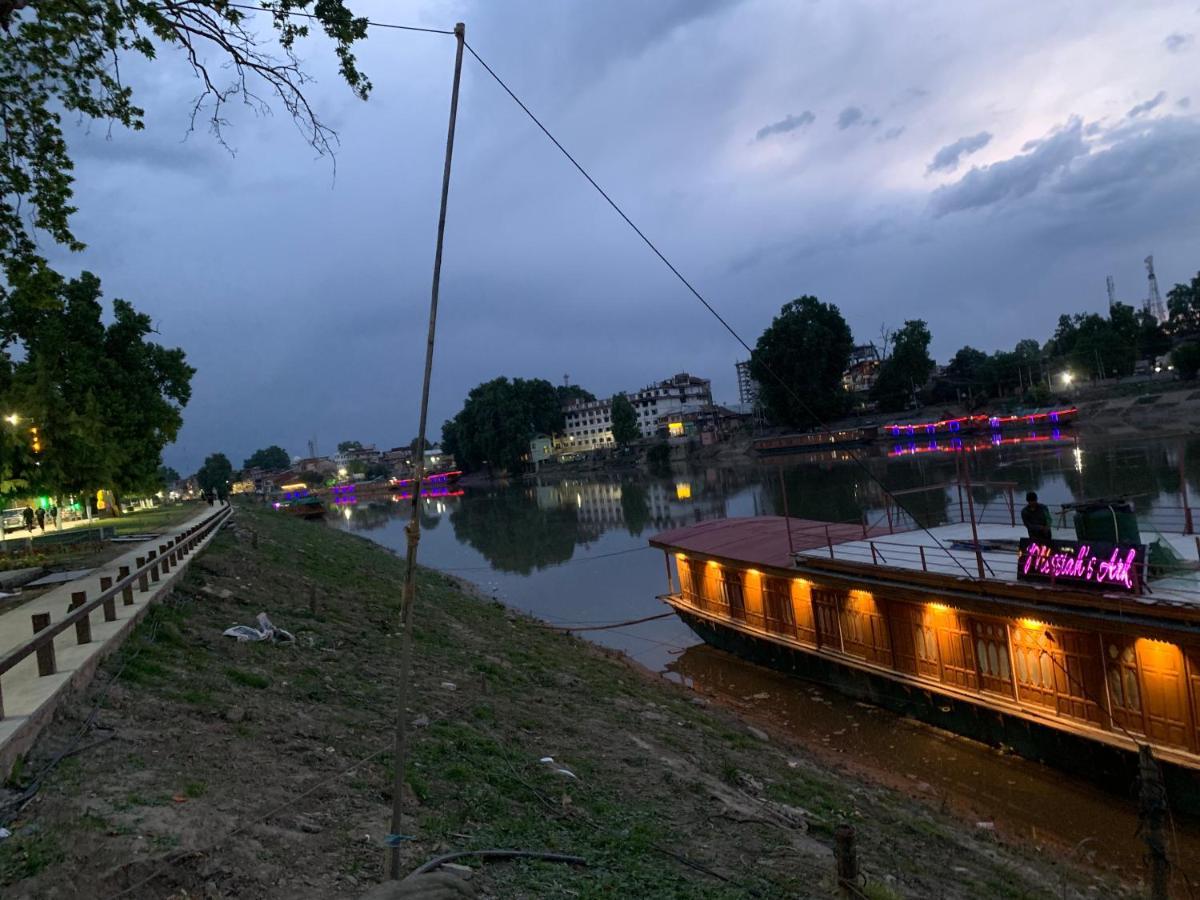 Botel Messiah's Ark Srinagar (Jammu and Kashmir)