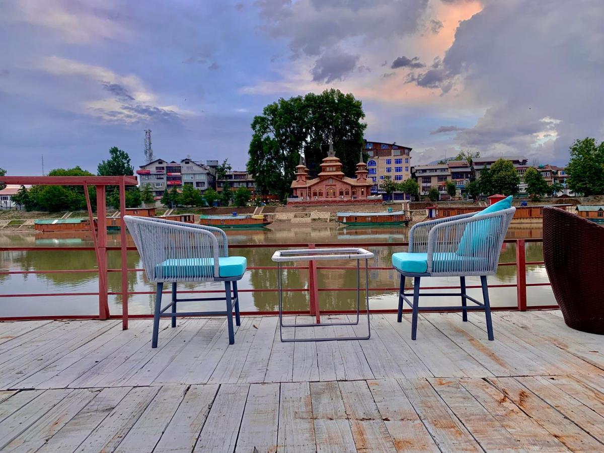 Botel Messiah's Ark Srinagar (Jammu and Kashmir)