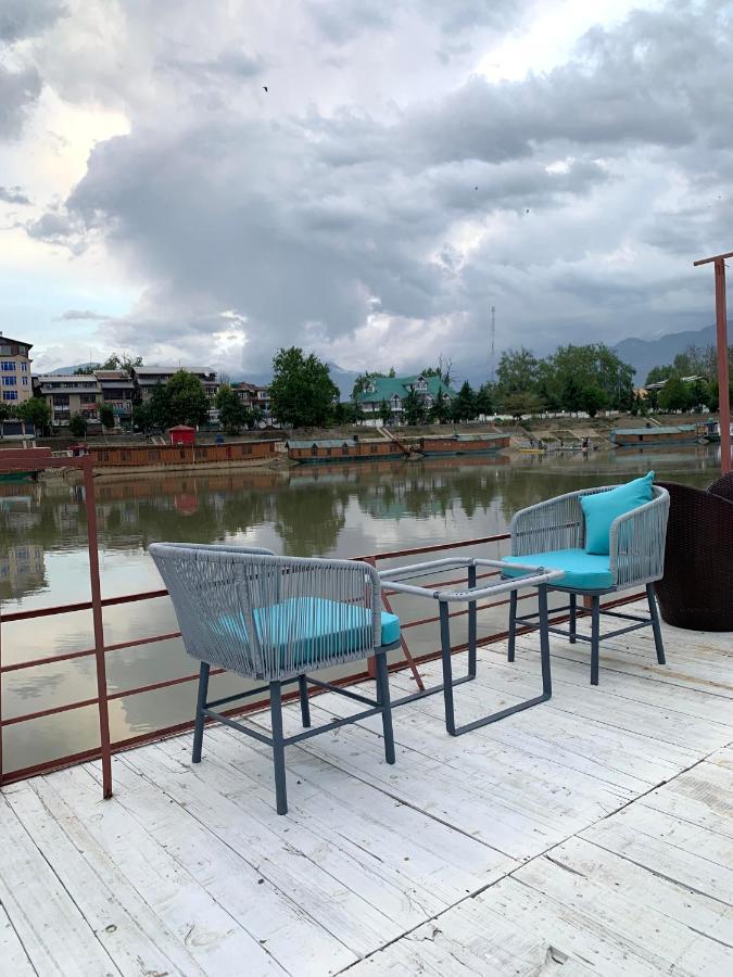 Messiah's Ark * Srinagar (Jammu and Kashmir)
