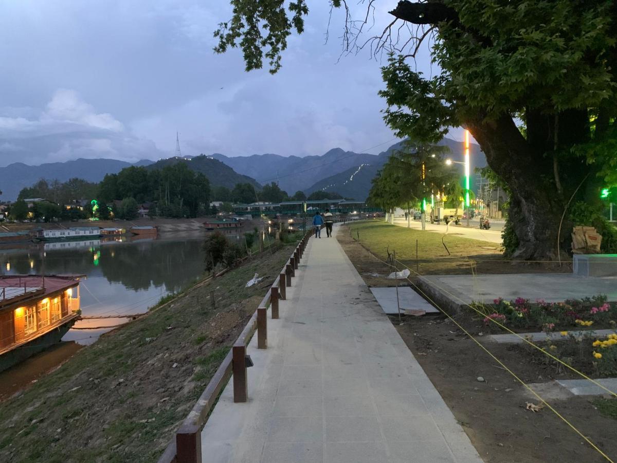 Messiah's Ark Botel Srinagar (Jammu and Kashmir)