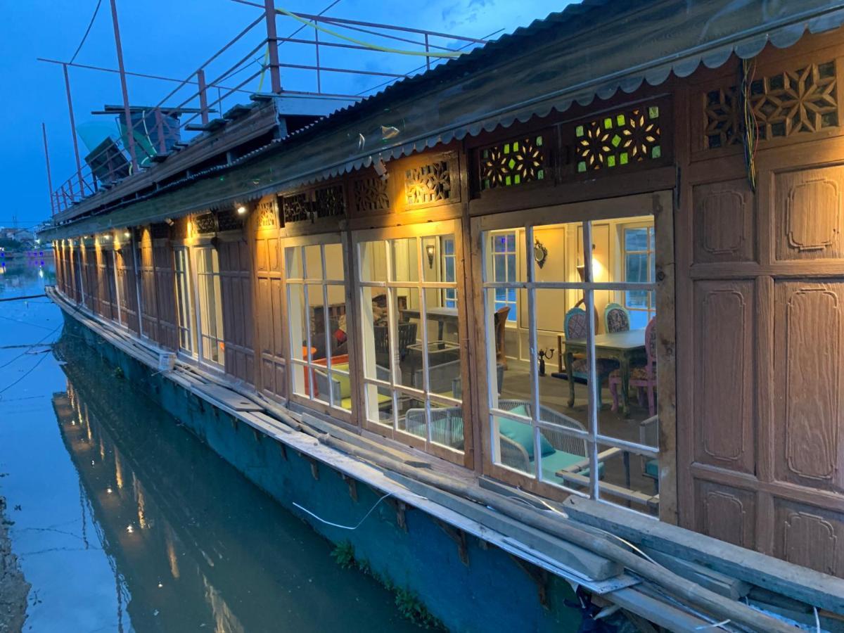 Botel Messiah's Ark