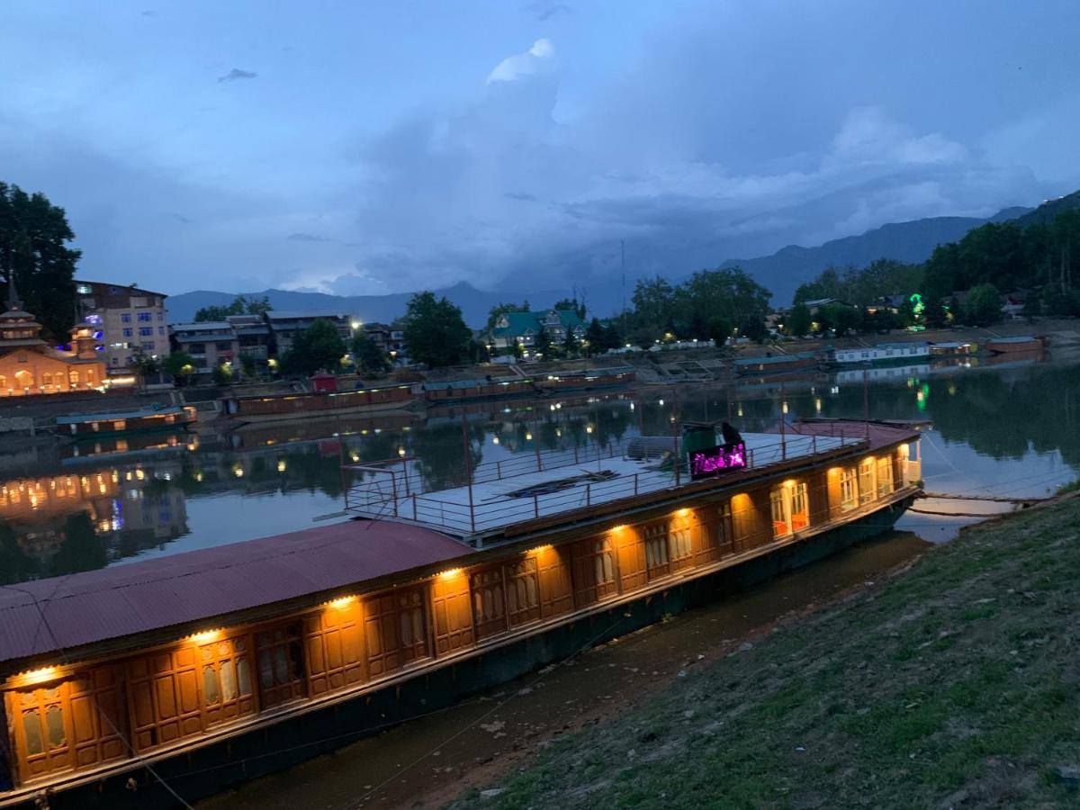 Messiah's Ark Botel Srinagar (Jammu and Kashmir)