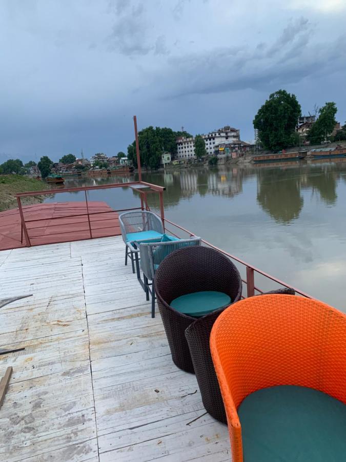 Messiah's Ark * Srinagar (Jammu and Kashmir)