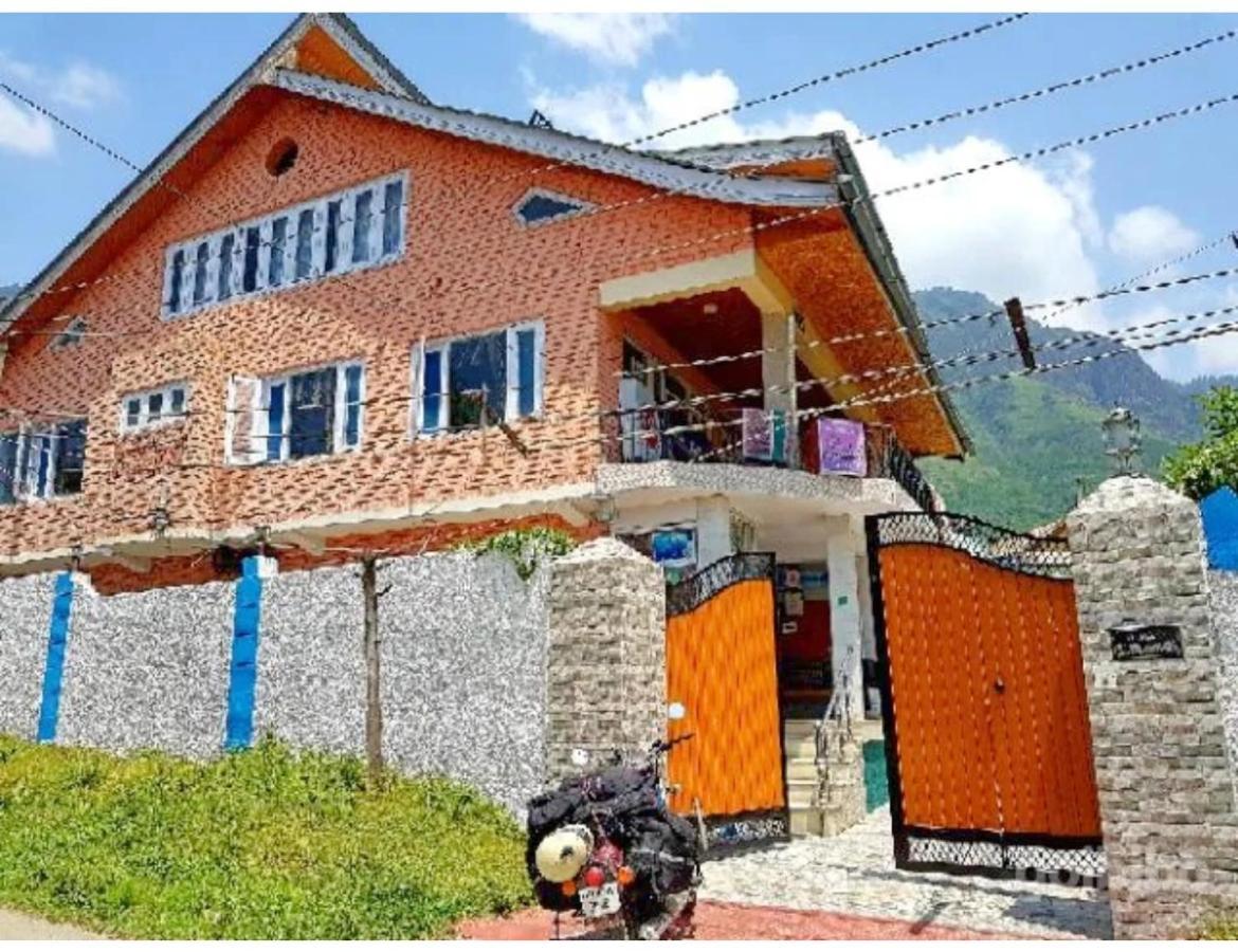 Gulab Resort, Homestay Srinagar (Jammu and Kashmir)
