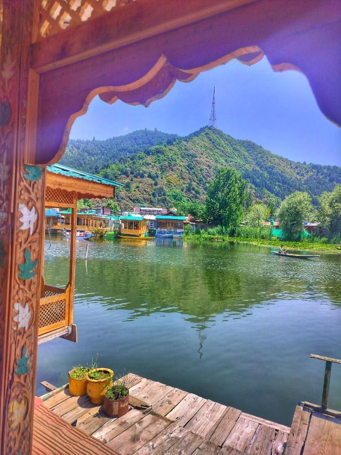 Iblala Houseboat Srinagar (Jammu and Kashmir)