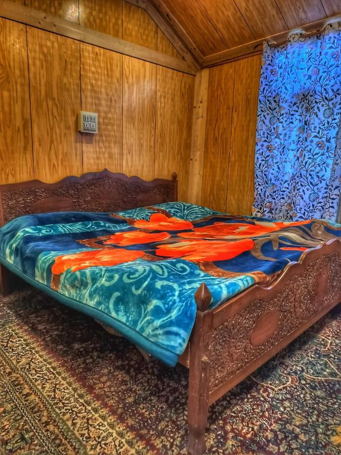 Iblala Houseboat 3* Srinagar (Jammu and Kashmir)