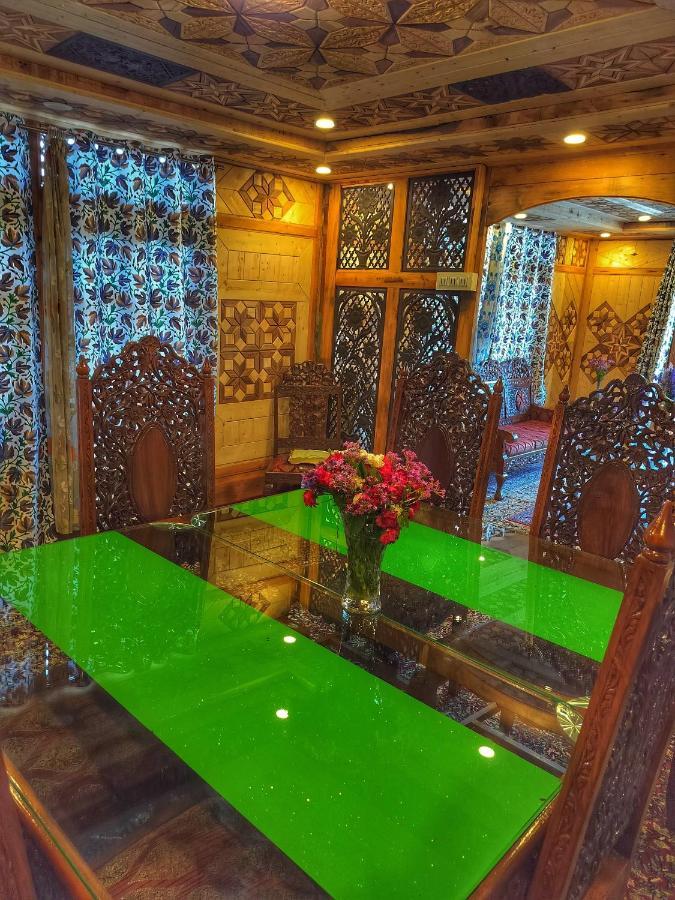 Iblala Houseboat Botel 3*