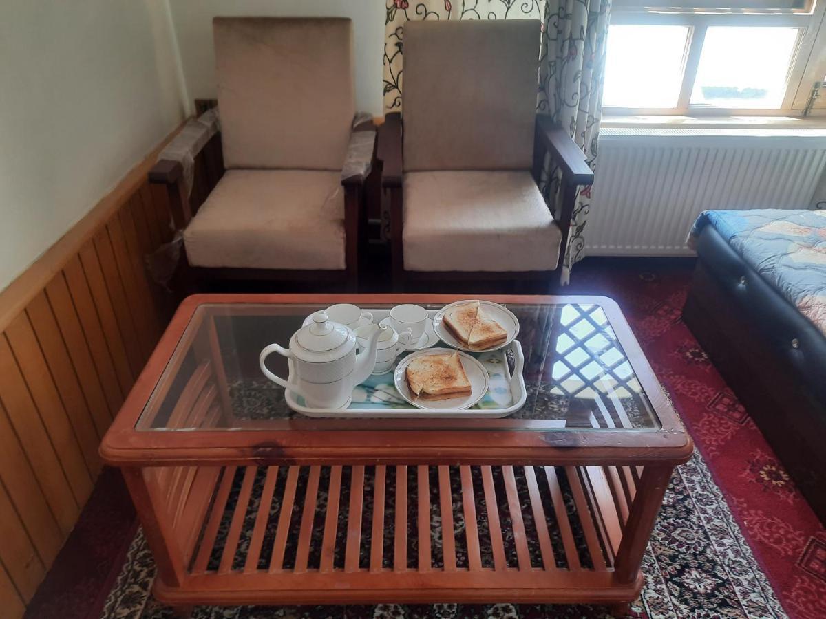Bashaw Residency, Rated Family Near Airport Guest house Srinagar (Jammu and Kashmir)