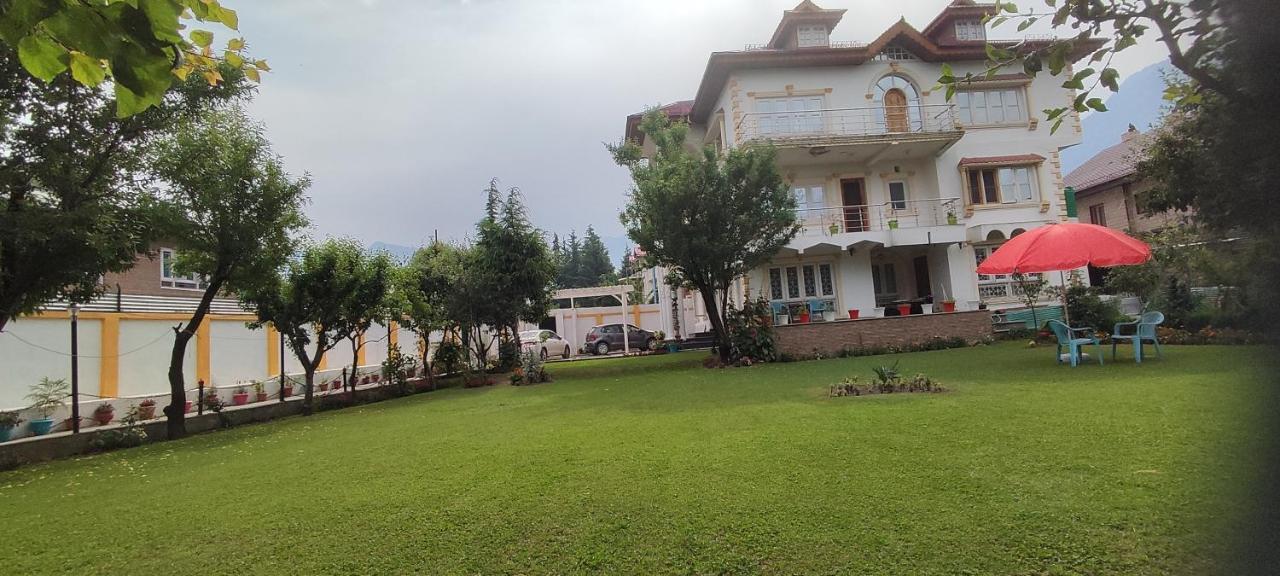 The Clover Homestay Srinagar (Jammu and Kashmir)