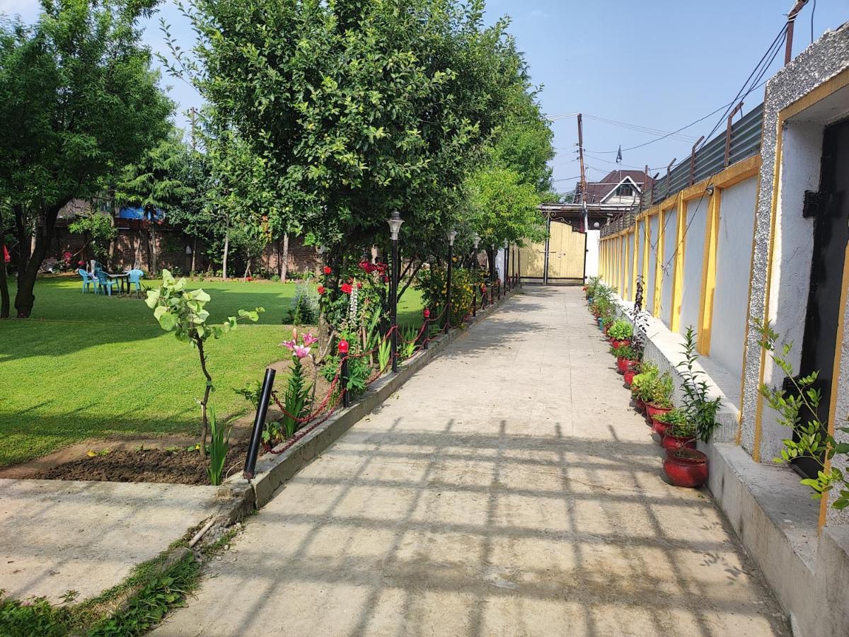 Homestay The Clover Srinagar (Jammu and Kashmir)