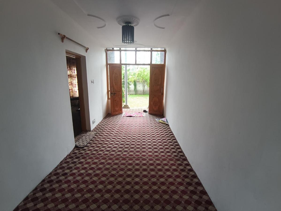 Zikra * Srinagar (Jammu and Kashmir)