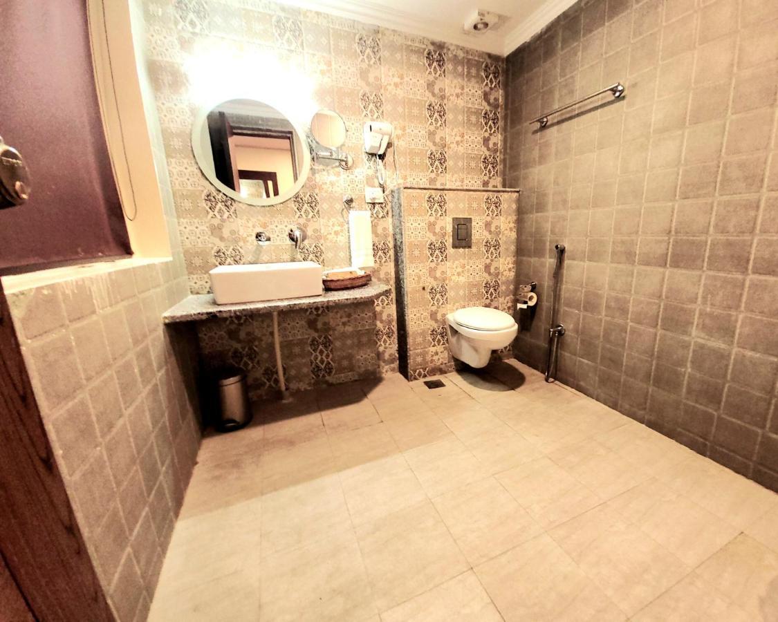 Hotel Green Rooms Srinagar (Jammu and Kashmir)