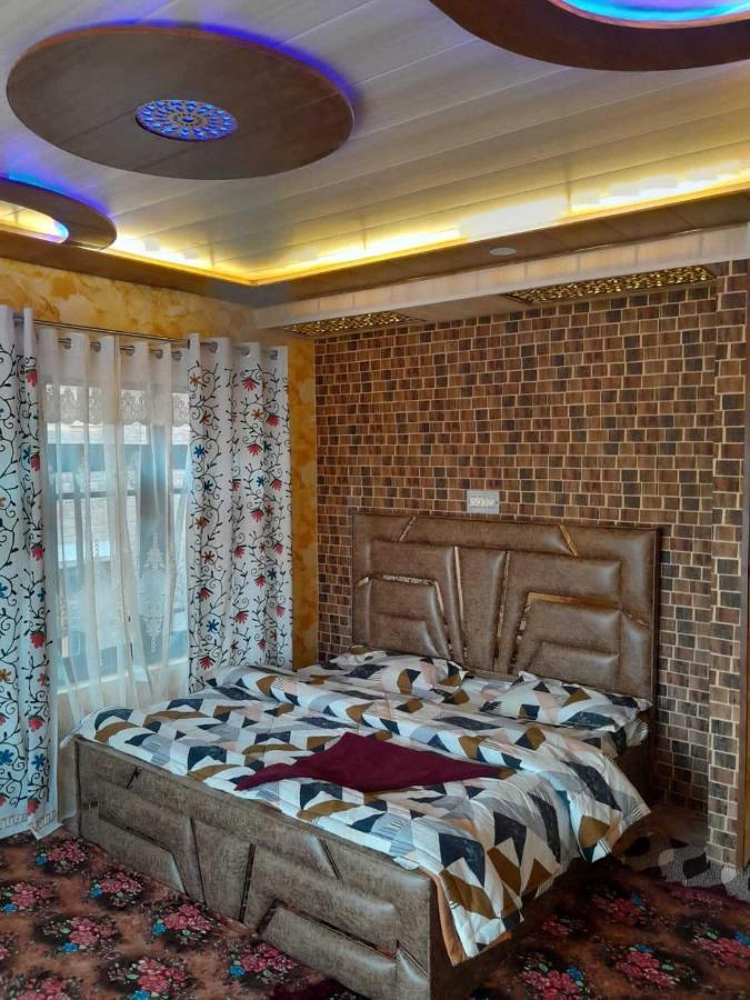 O Bareen Hotel Srinagar (Jammu and Kashmir)