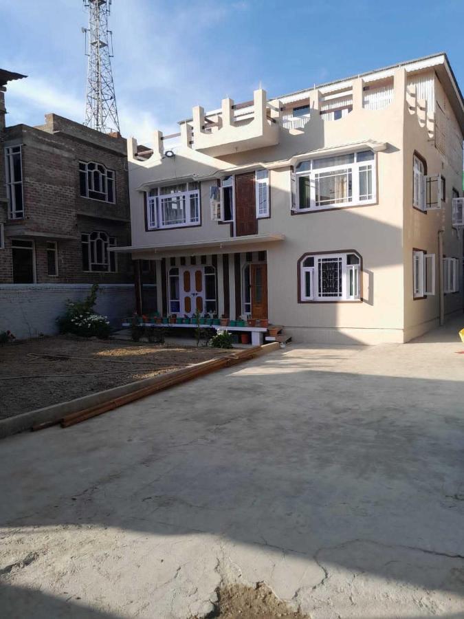 O Bareen Hotel Srinagar (Jammu and Kashmir)