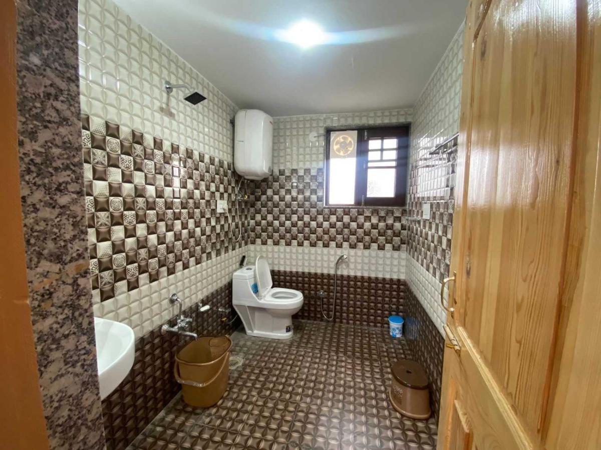 Oyo 81382 Penthouse Srinagar (Jammu and Kashmir)