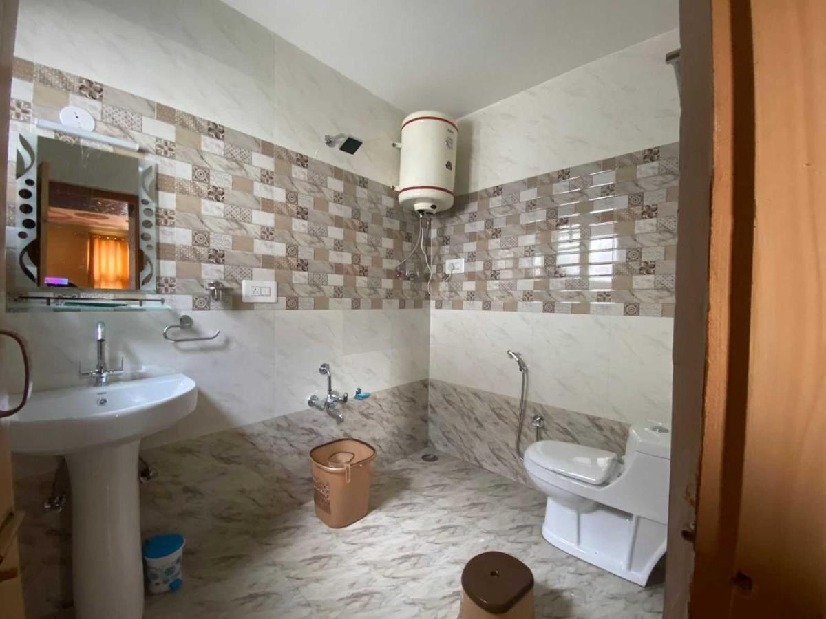 Oyo 81382 Penthouse 3*