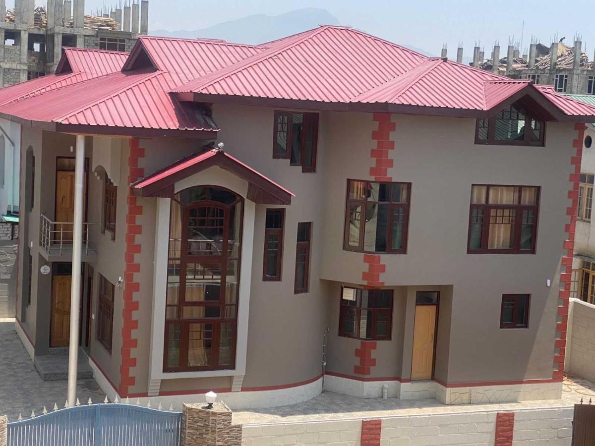 Oyo 81382 Penthouse Srinagar (Jammu and Kashmir)