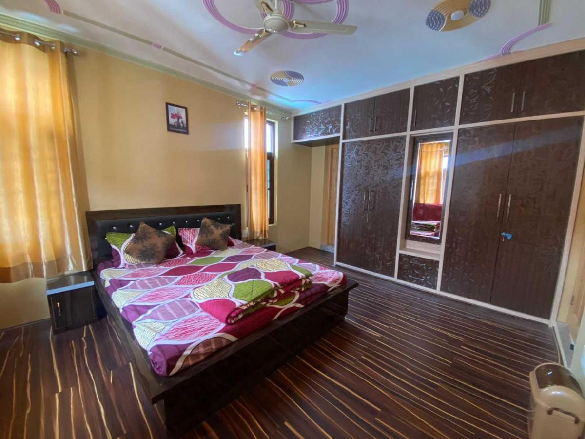 Oyo 81382 Penthouse Srinagar (Jammu and Kashmir)