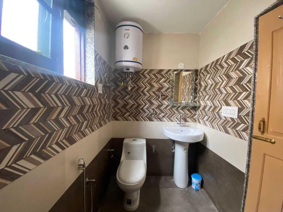 Oyo 81382 Penthouse 3* Srinagar (Jammu and Kashmir)