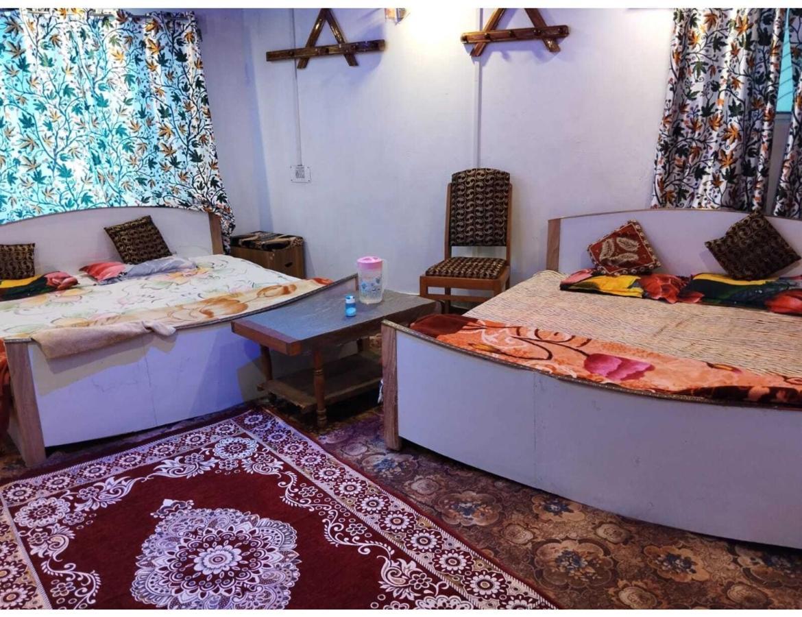Gulab Resort, * Srinagar (Jammu and Kashmir)