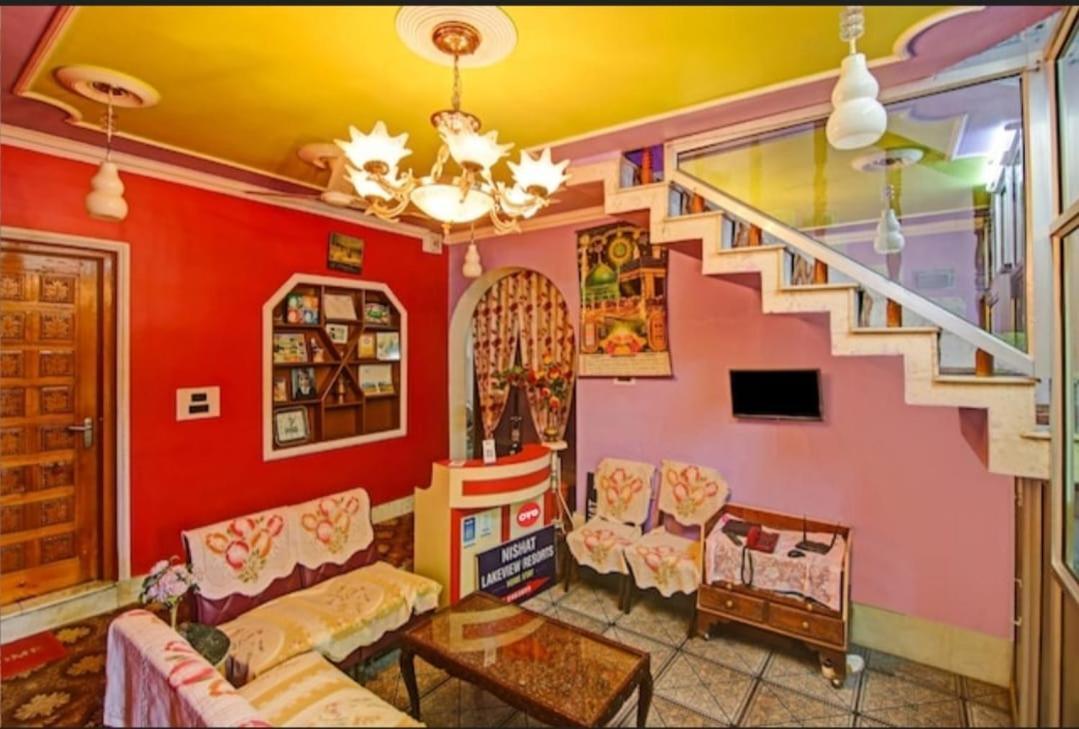 Homestay Nishat Lake View