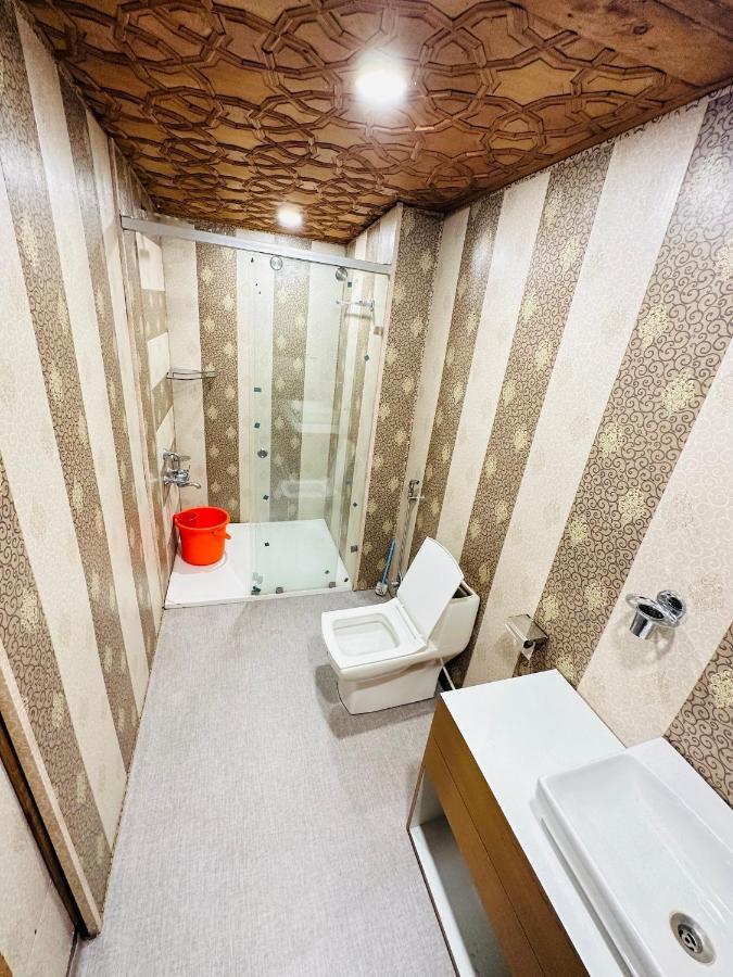 Hayat Houseboat Botel 4*