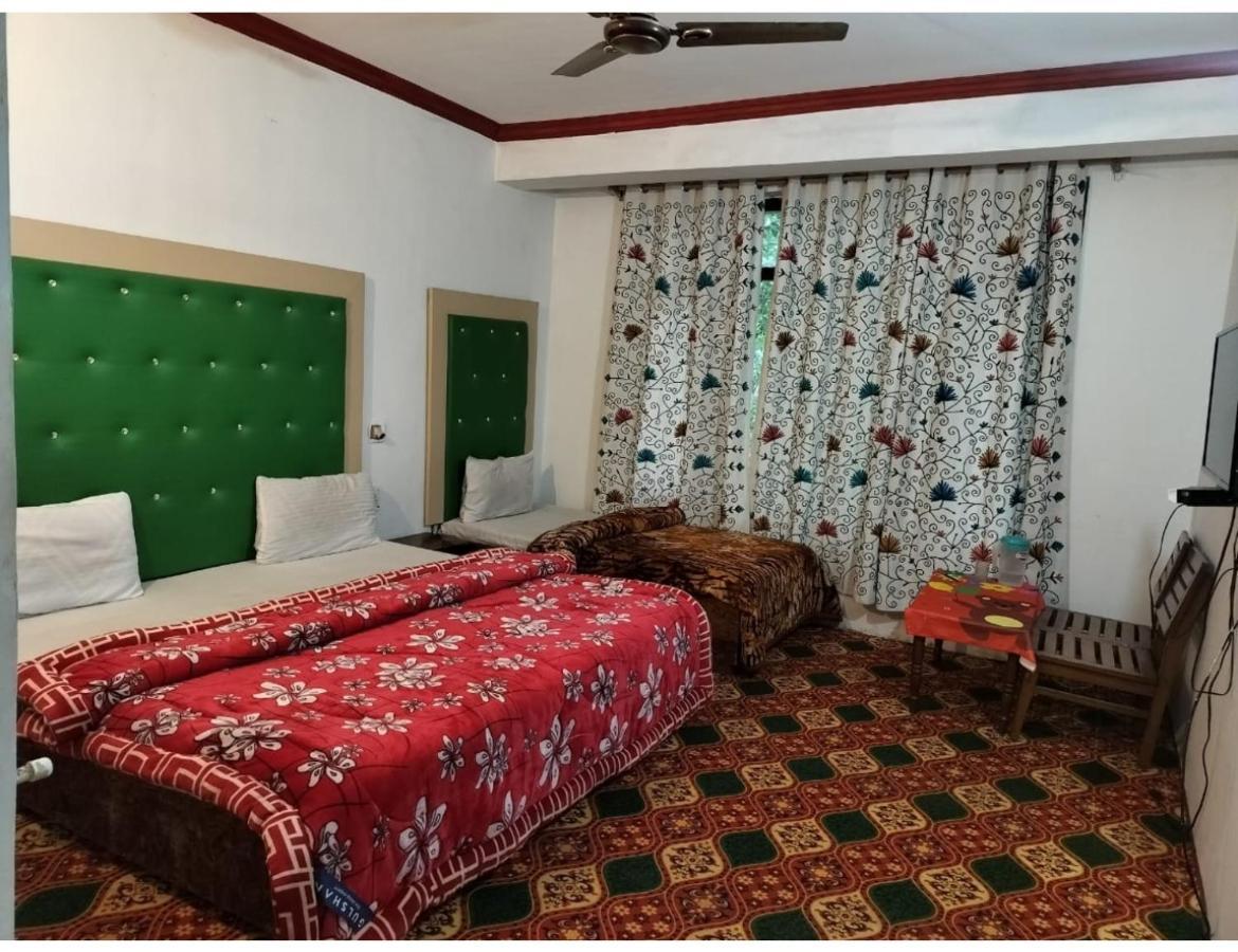 Muneer Ishfan, Homestay
