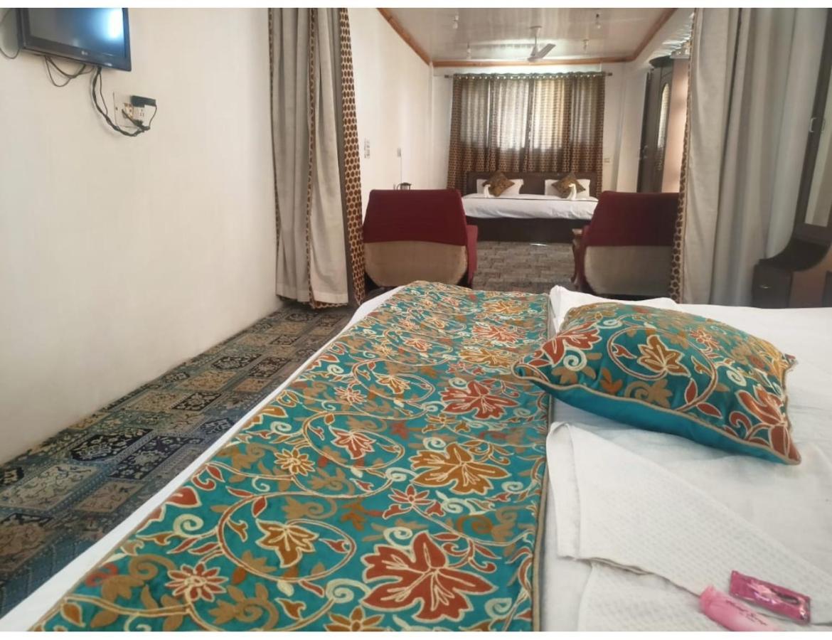 Shafaaf Plaza, Homestay Srinagar (Jammu and Kashmir)