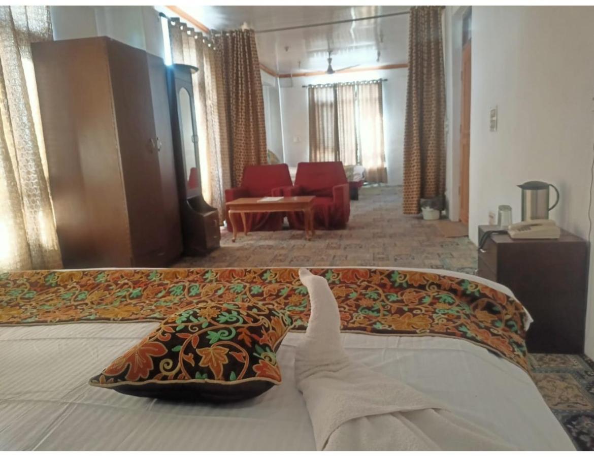 Homestay Shafaaf Plaza, *