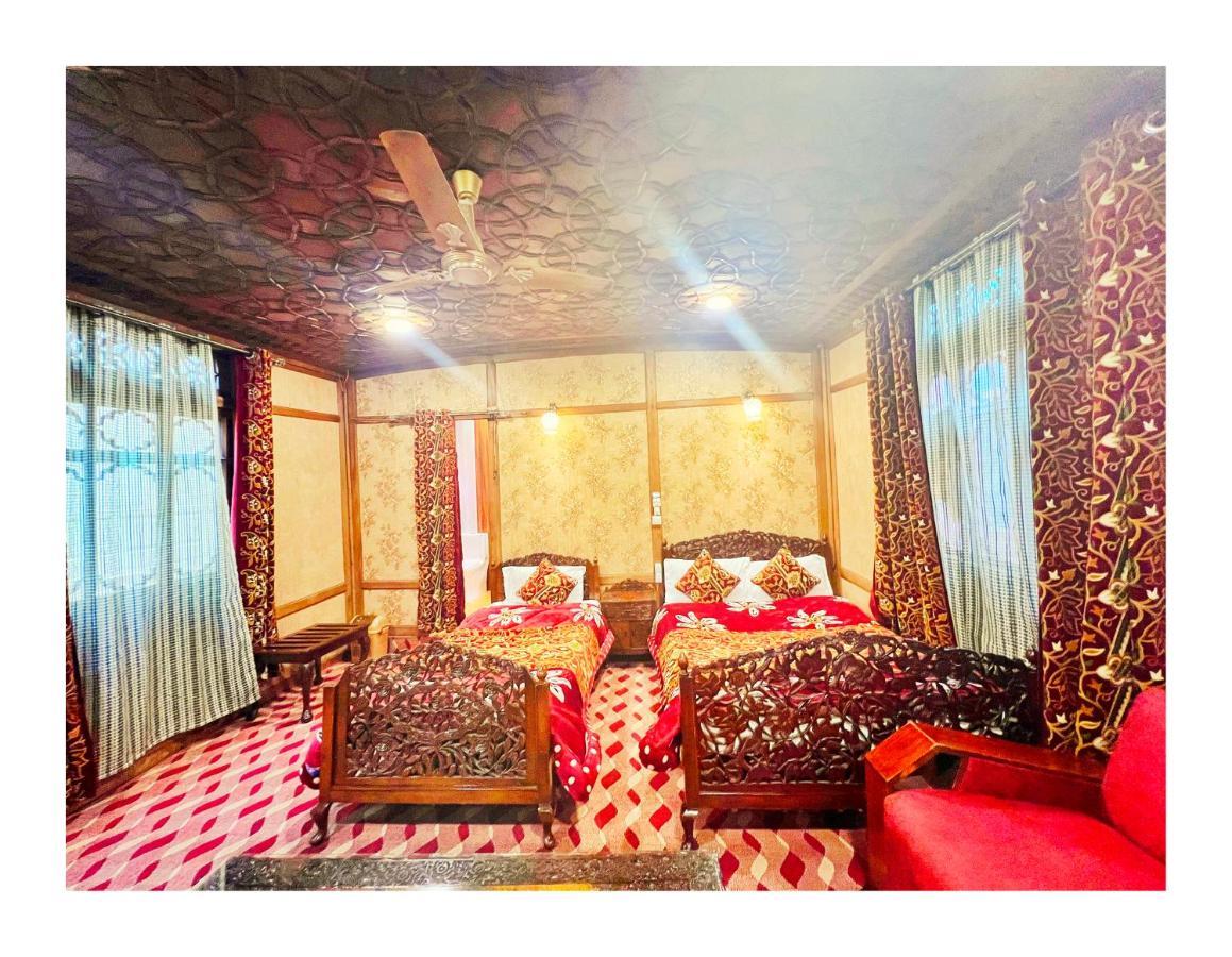 Botel The Heritage Plato Group Of Houseboats Srinagar (Jammu and Kashmir)