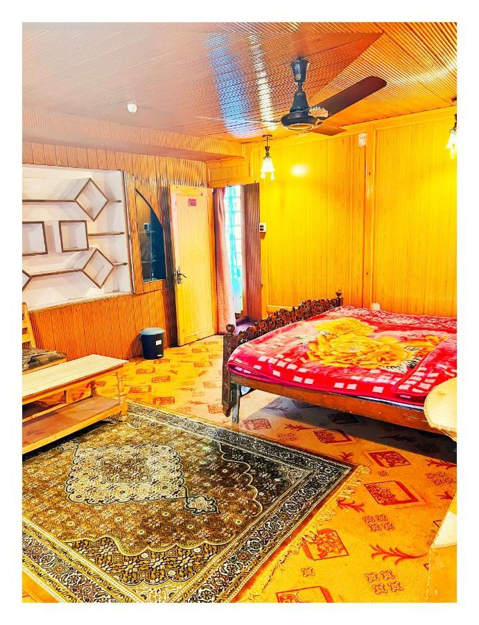 The Heritage Aristotle Group Of Houseboats 4*