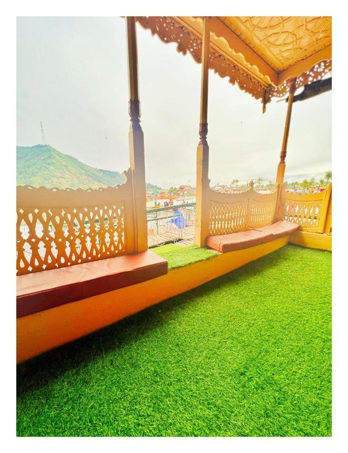 The Heritage Aristotle Group Of Houseboats